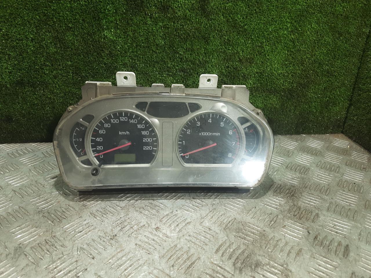 щиток приборов (приборная панель) Mitsubishi Space Wagon 3 поколение (Typ N50) 2000, 2.4 л., GDi, бензин, МКПП, минивэн, MR318549 - фото №1