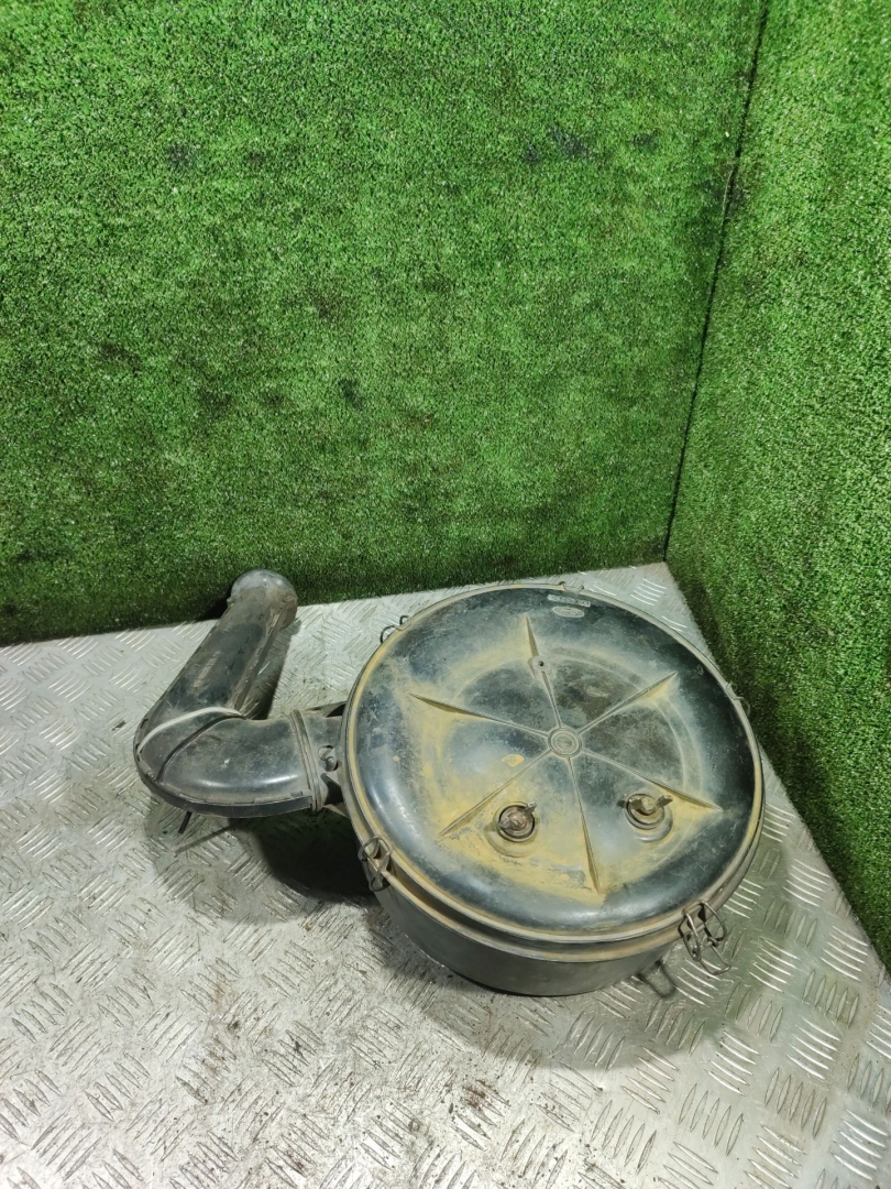 корпус воздушного фильтра Ford Transit 5 поколение 1995, 2.5 л., дизель, МКПП, микроавтобус - фото №1