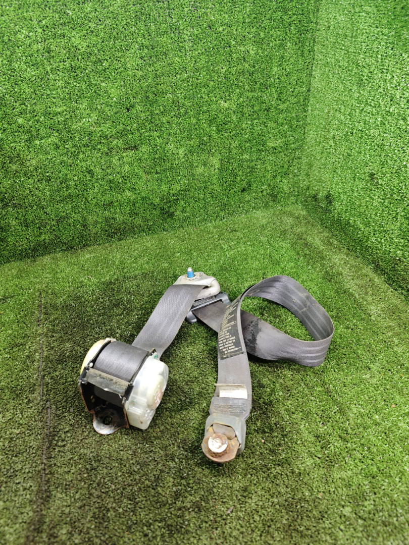 ремень безопасности Mitsubishi Space Wagon 3 поколение (Typ N50) 2000, 2.4 л., GDi, бензин, МКПП, минивэн - фото №1