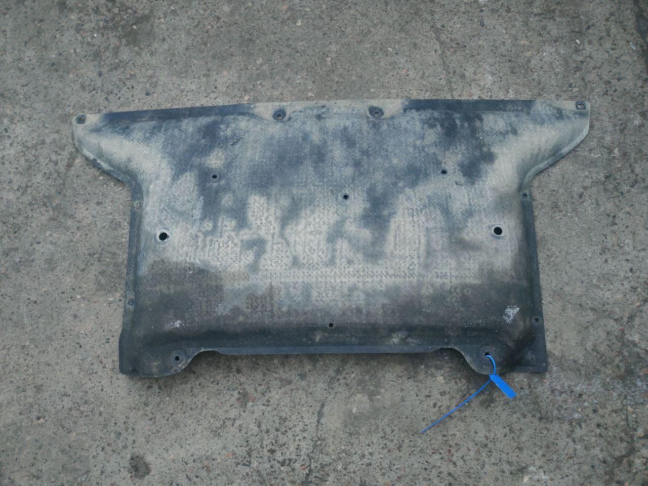 защита бампера заднего Audi A8 D4/4H 2012, 4.2 л., CDRA, бензин, седан, 4H0813851B, 4H0813851C, 4H0813851A - фото №1