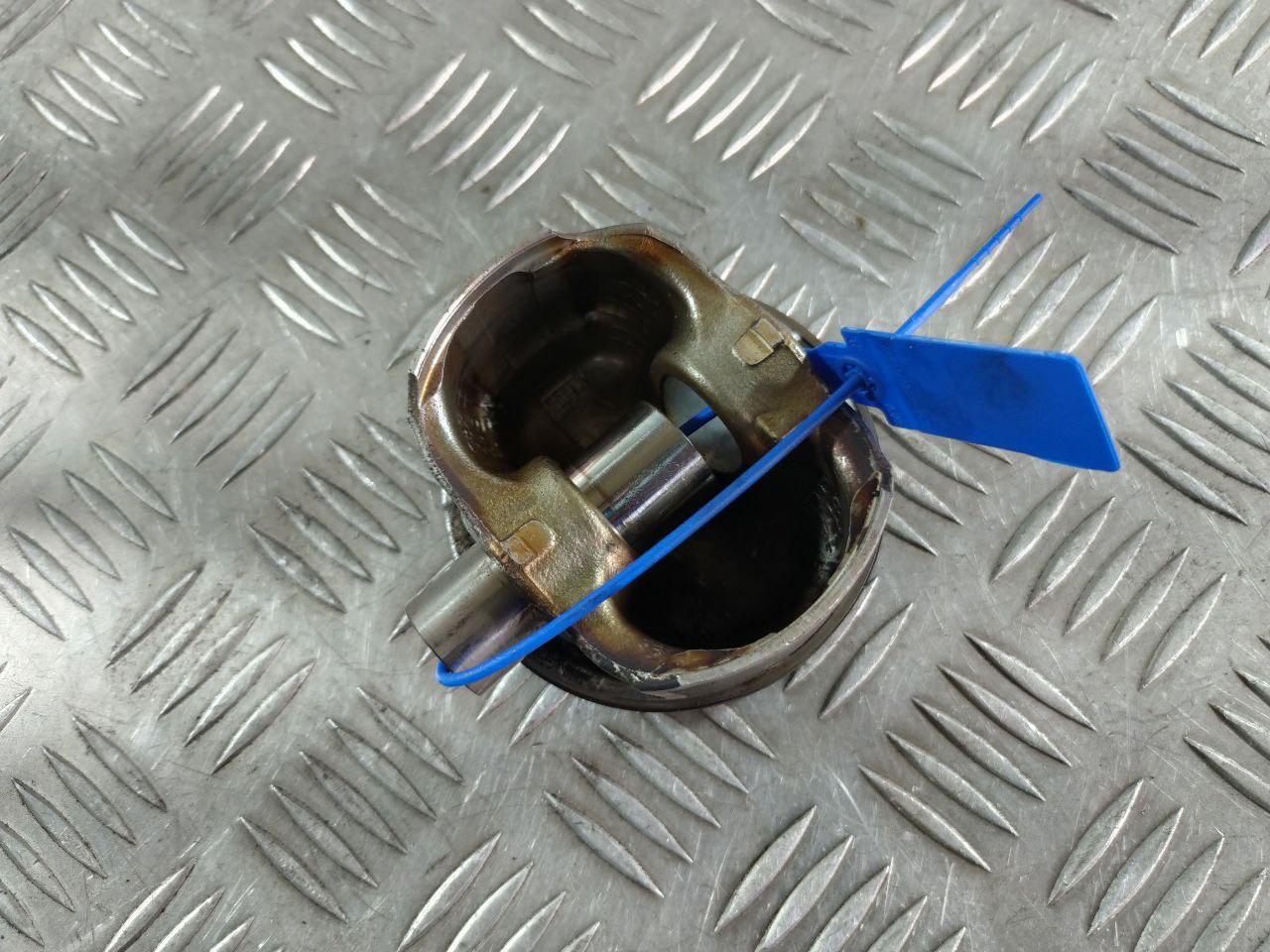 поршень Volkswagen Passat CC 1 поколение 2010, 2.0 л., CCTA, бензин, АКПП, купе, 06H107065AM, 06H107065AA, 06H107065AB - фото №1