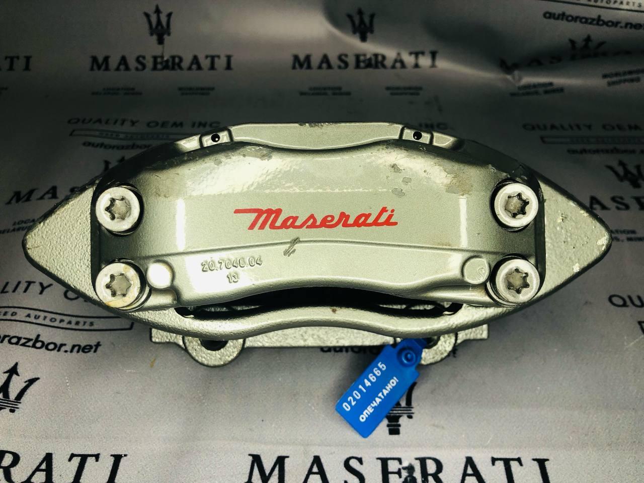 суппорт передний правый Maserati Quattroporte 5 поколение 2005, 4.2 л., M139 A, бензин, робот, седан, задний привод, 82336904, 82336905, 82336900, 82336903 - фото №1