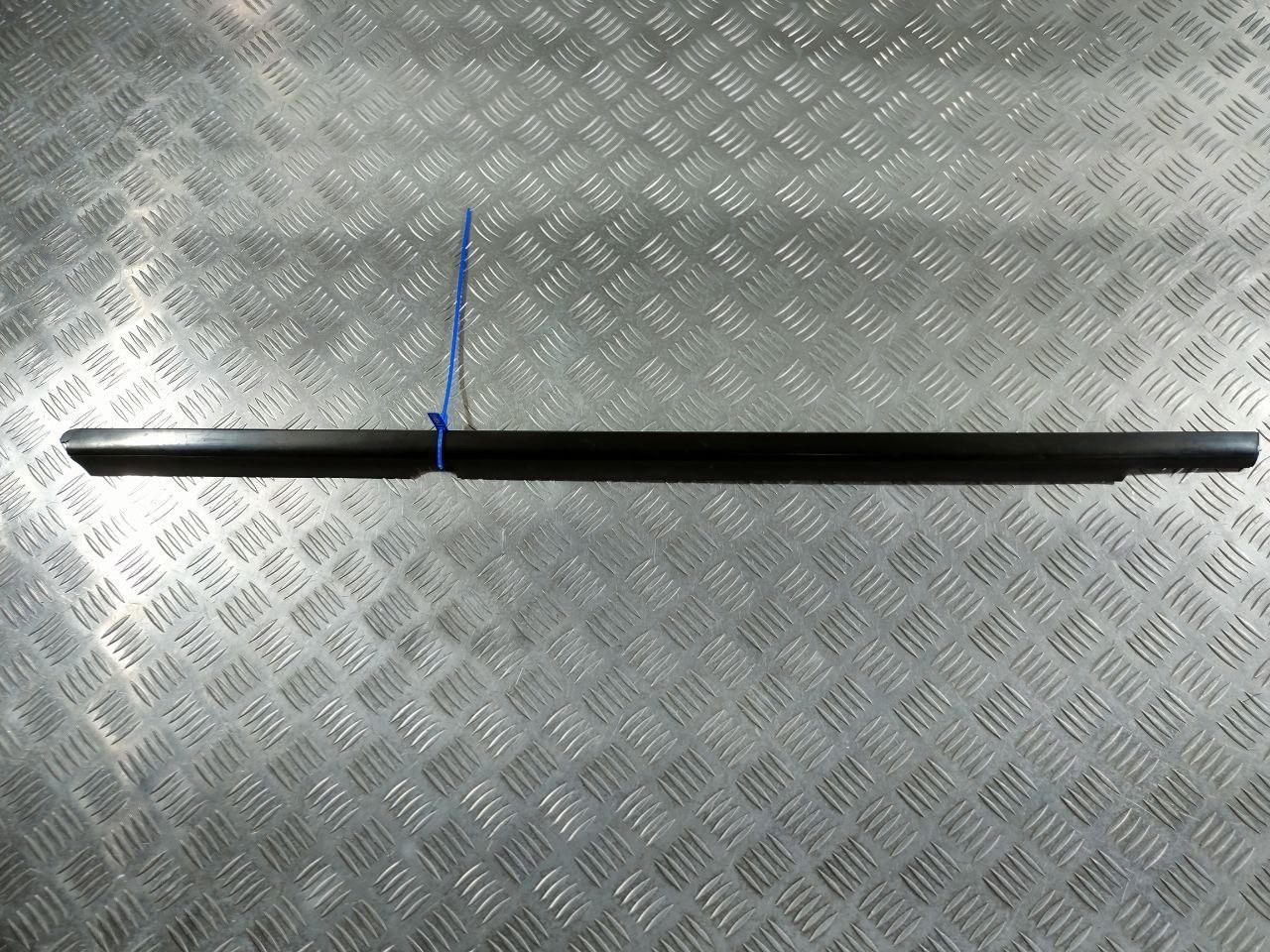 молдинг двери задней левой Mercedes-Benz M-Класс W164 2007, 3.5 л., M 272.967, бензин, АКПП, внедорожник 5 дв., A1646902180 - фото №1