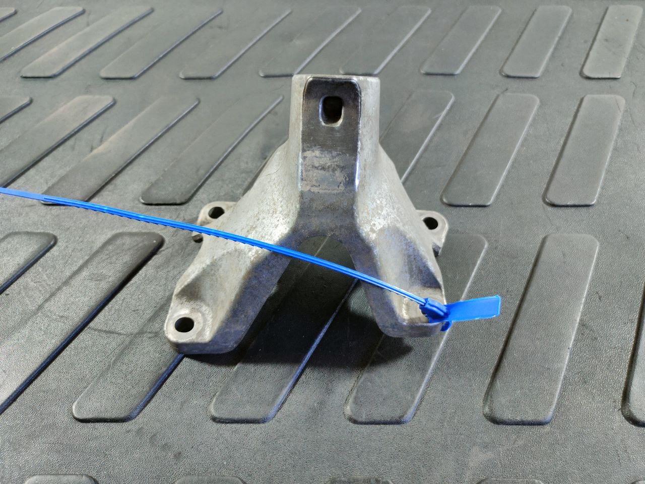 кронштейн двигателя Audi Q5 8R 2010, 3.2 л., CALB, бензин, АКПП, внедорожник 5 дв., 8K0199307BG - фото №1