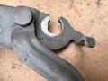 петля капота правая Ford Fiesta 6 поколение 2010, 1.3 л., SNJB, бензин, АКПП, седан, 8A6116800AD - фото №2