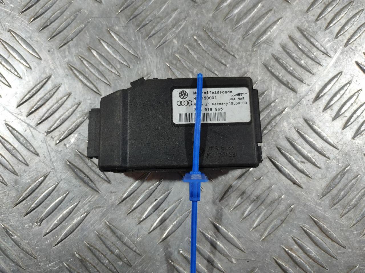 антенна Volkswagen Passat CC 1 поколение 2012, 2.0 л., CCZB, бензин, АКПП, купе, 3C8919965 - фото №1