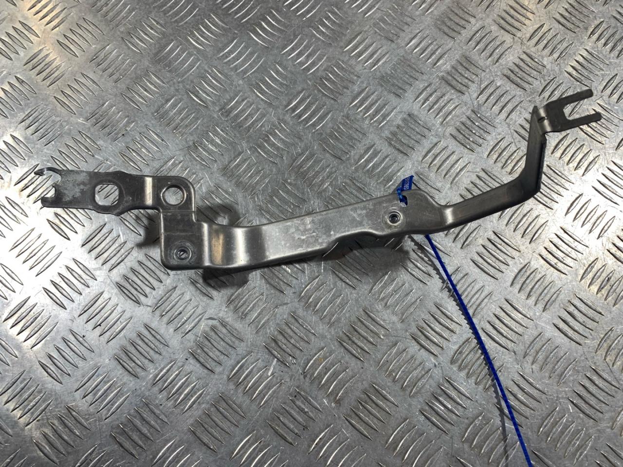 крепление крыла переднего правого Audi A6 4G/C7 2012, 3.0 л., CGWB, бензин, седан, 4G0807592B - фото №1