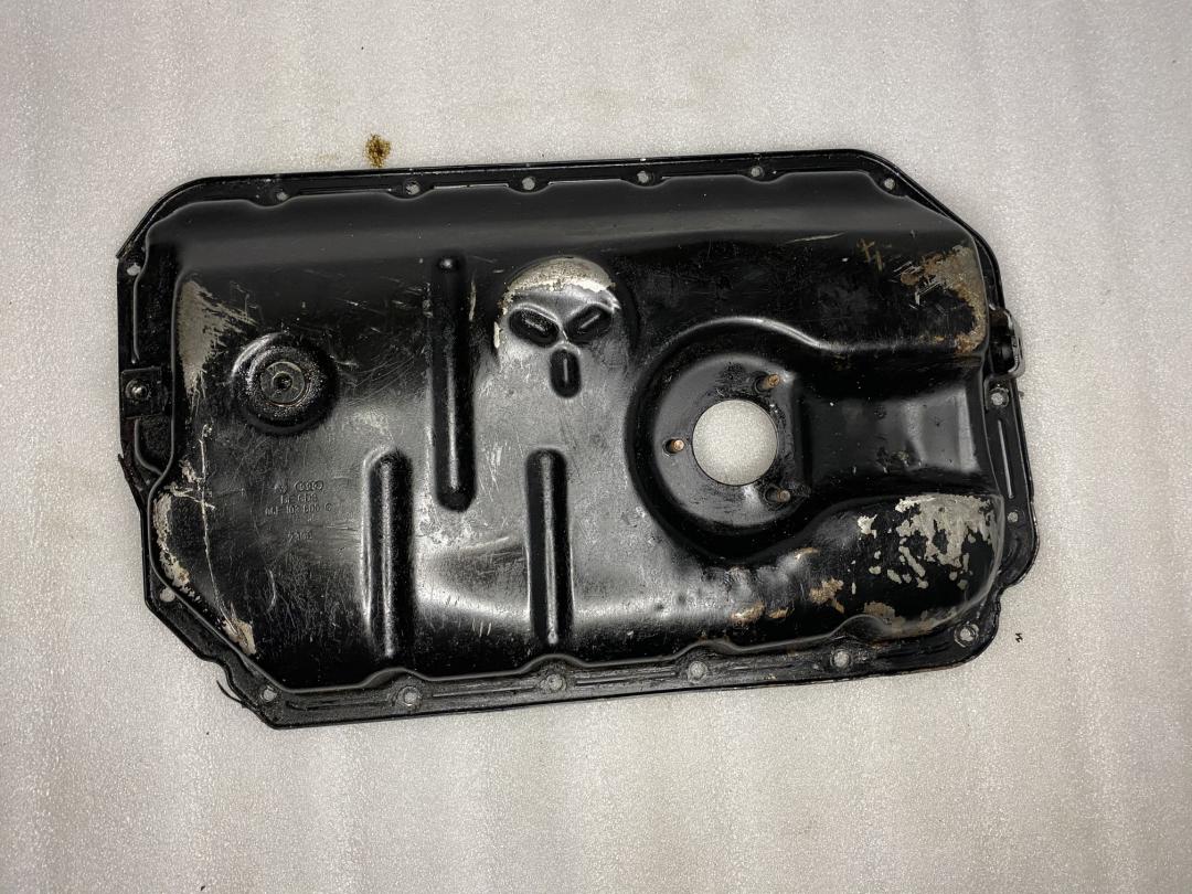 масляный поддон Audi A4 B8/8K 2010, 3.0 л., CCBA, бензин, седан, 06E103600C, 06E103604K - фото №1