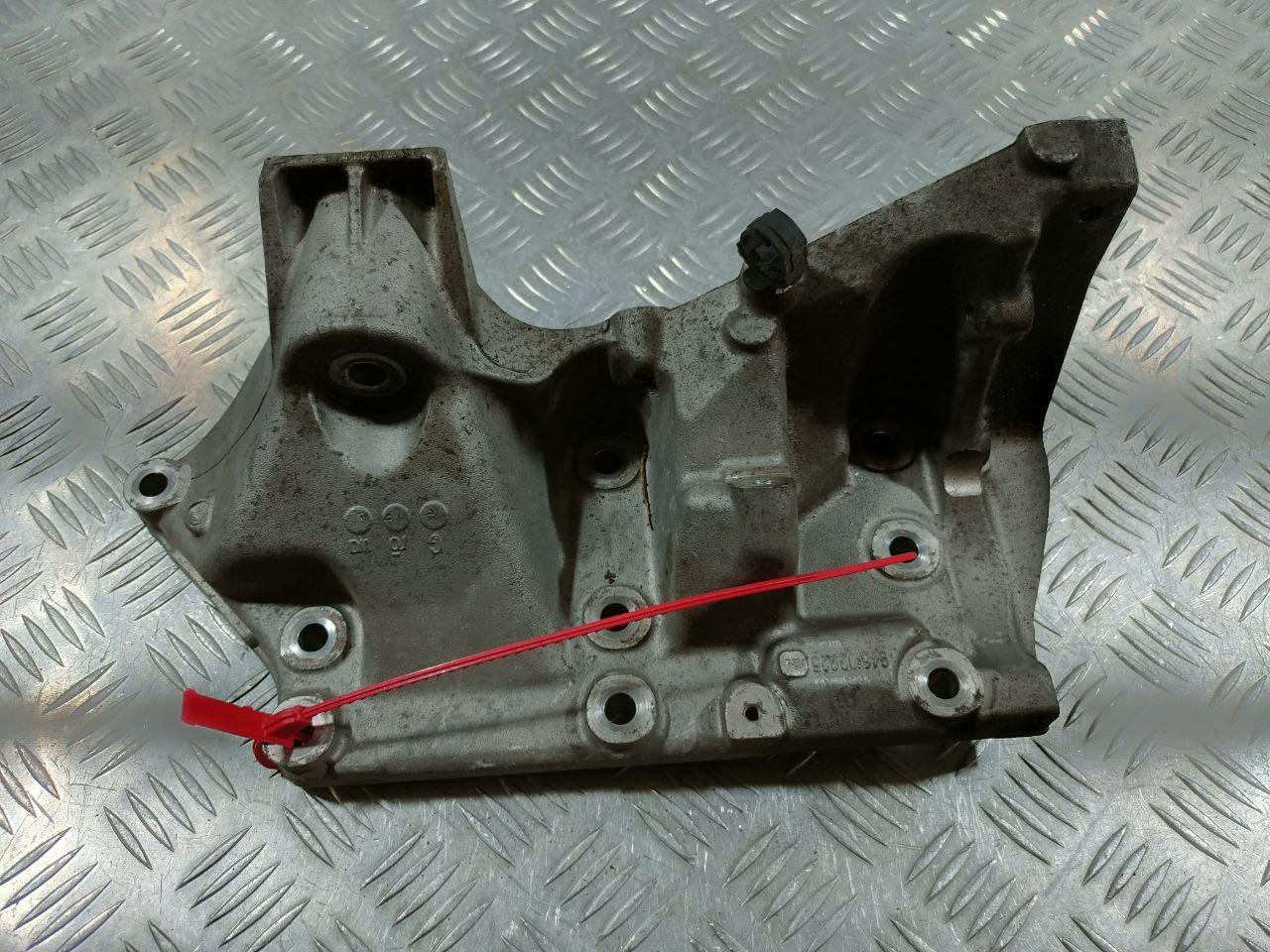 кронштейн двигателя Porsche Panamera 970 2010, 3.6 л., M 46.20, бензин, АКПП, хетчбэк 5 дв., 94610222521, 9461022250R - фото №1