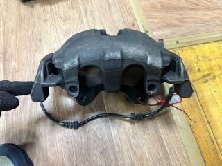 суппорт передний правый Mercedes-Benz GL-Класс X164 [рестайлинг] 2010, 4.7 л., M 273.923, бензин, внедорожник 5 дв.