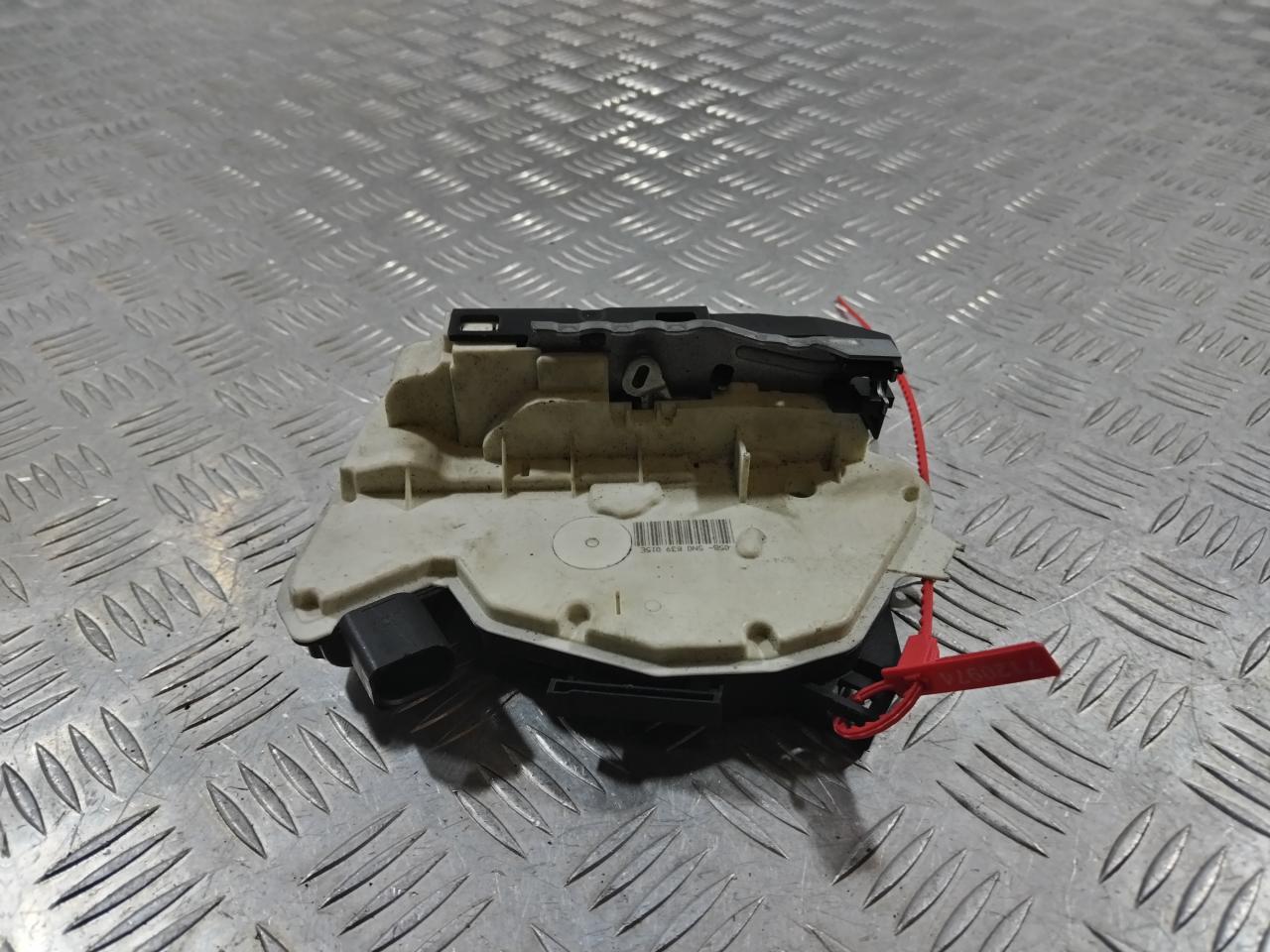 замок двери задней левой Volkswagen Passat CC 1 поколение 2012, 2.0 л., CCZB, бензин, АКПП, купе, 5N0839015E - фото №1