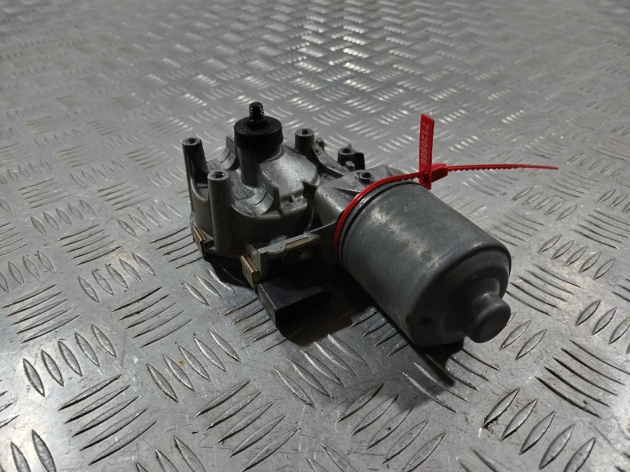 моторчик передних стеклоочистителей (дворников) Skoda Octavia 3 поколение (A7) 2014, 4.2 л., бензин, АКПП, седан, 4H1955119C - фото №1