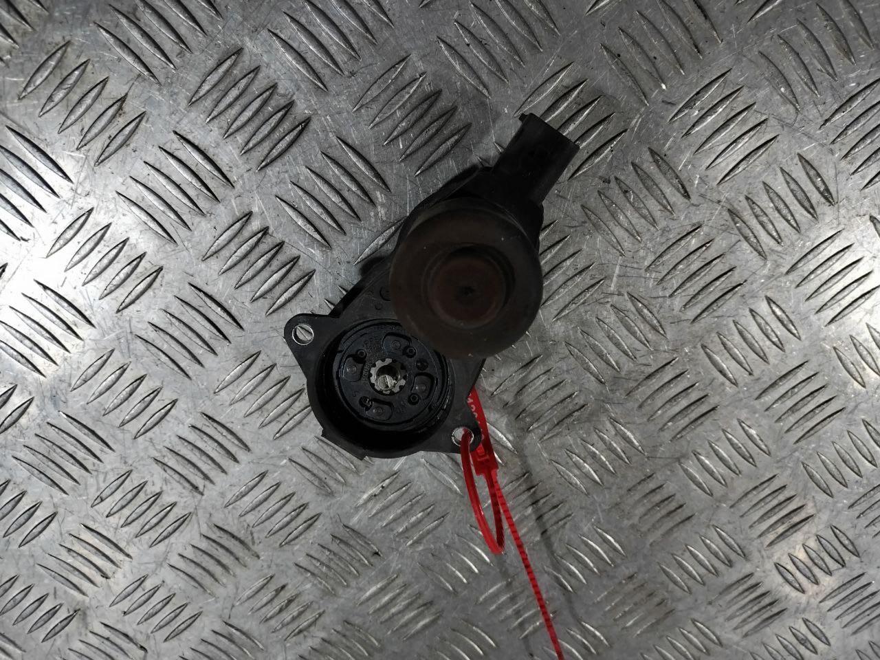 электроручник Audi A8 D4/4H 2011, 4.2 л., CDRA, бензин, АКПП, седан, 4H0998281 - фото №1