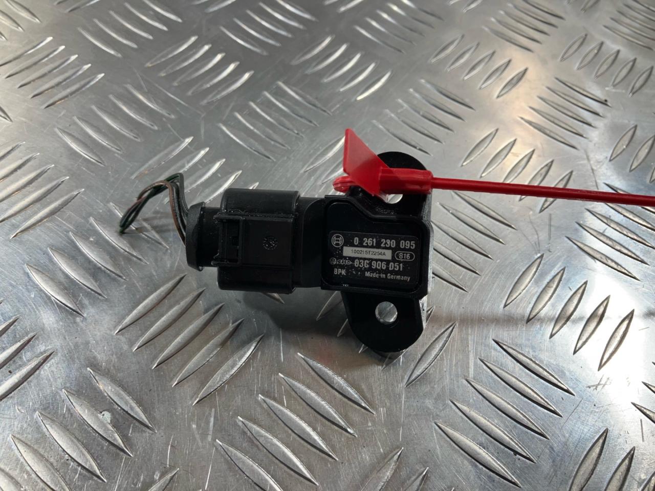 датчик (прочие) Audi Q5 8R 2011, 3.2 л., CALB, бензин, 0261230095, 03C906051 - фото №1