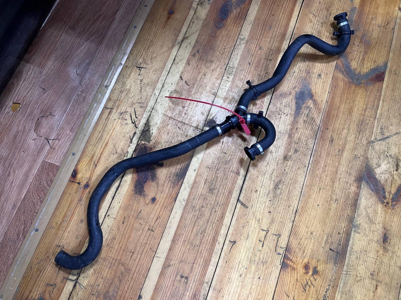 патрубок (трубопровод, шланг) Audi A8 D4/4H 2012, 4.2 л., CDRA, бензин, АКПП, седан, 079133817M - фото №1