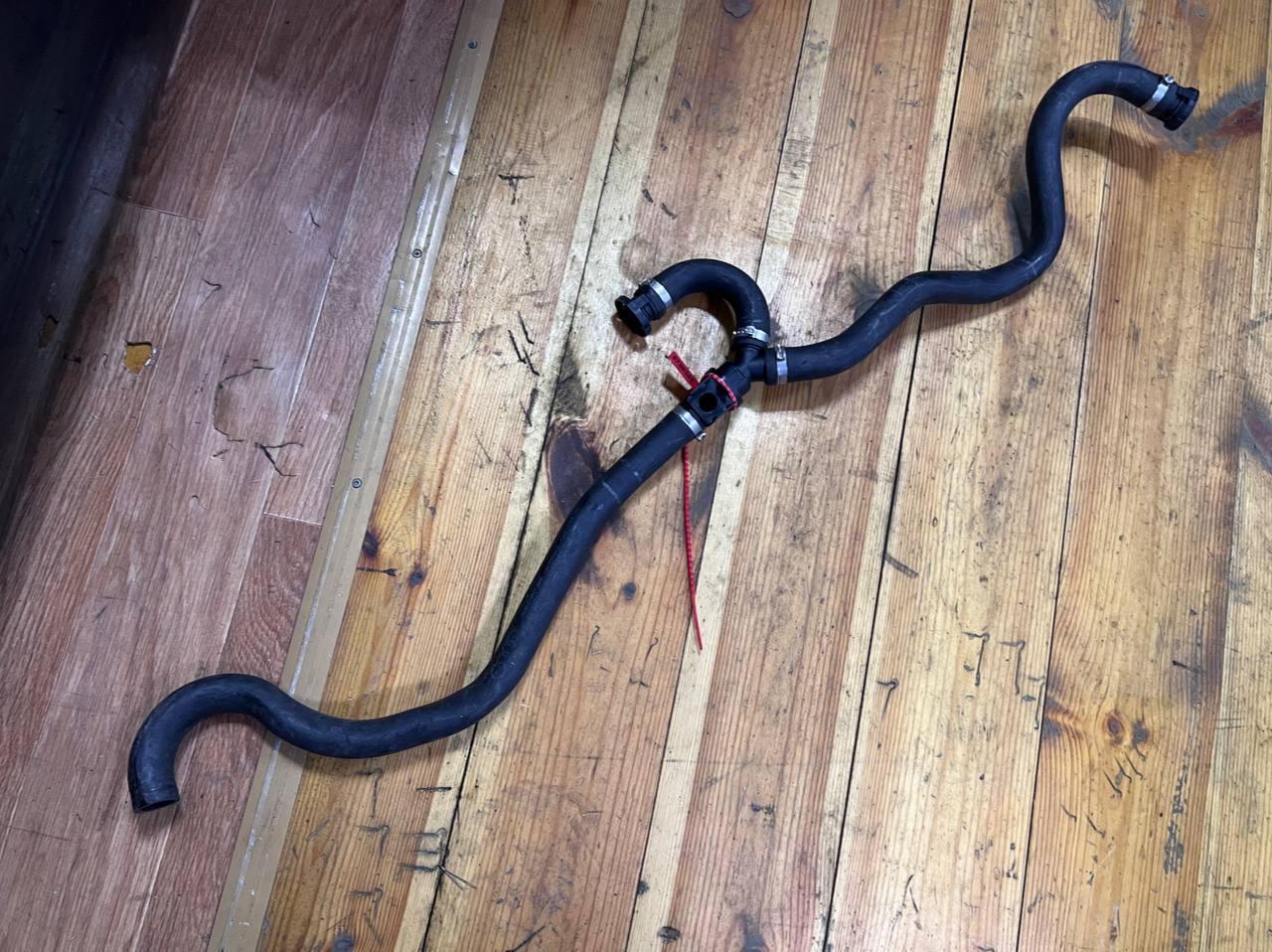 патрубок (трубопровод, шланг) Audi A8 D4/4H 2012, 4.2 л., CDRA, бензин, АКПП, седан, 079133817M - фото №1