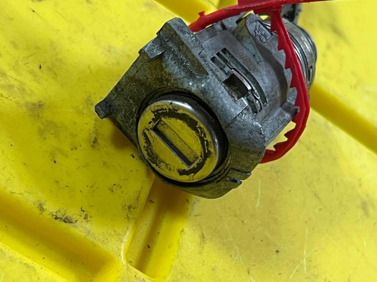 личинка дверного замка Audi A8 D4/4H 2012, 4.2 л., CDRA, бензин, АКПП, седан, 4H1837167A - фото №1