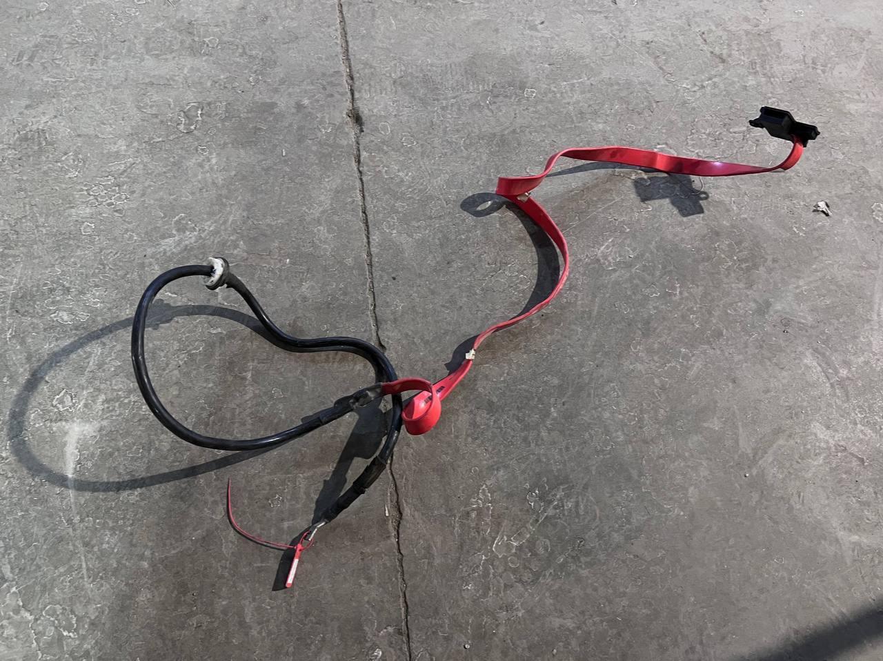 провод высоковольтный Audi A8 D4/4H 2010, 4.2 л., CDRA, бензин, АКПП, седан, 4H0971225B - фото №1