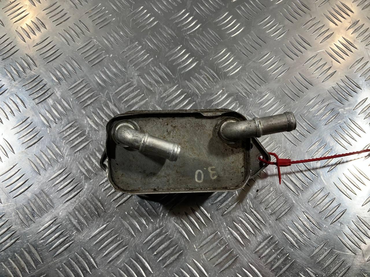 теплообменник масляного фильтра Audi A7 4G 2012, 3.0 л., бензин, АКПП, хетчбэк 5 дв., 06E117021G - фото №1