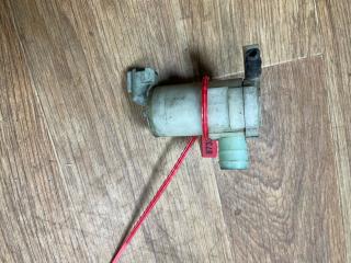 насос (моторчик) омывателя стекла Infiniti FX35 1 поколение [рестайлинг] 2007, 3.5 л., VQ35DE, бензин, АКПП, внедорожник 5 дв., 2224613A