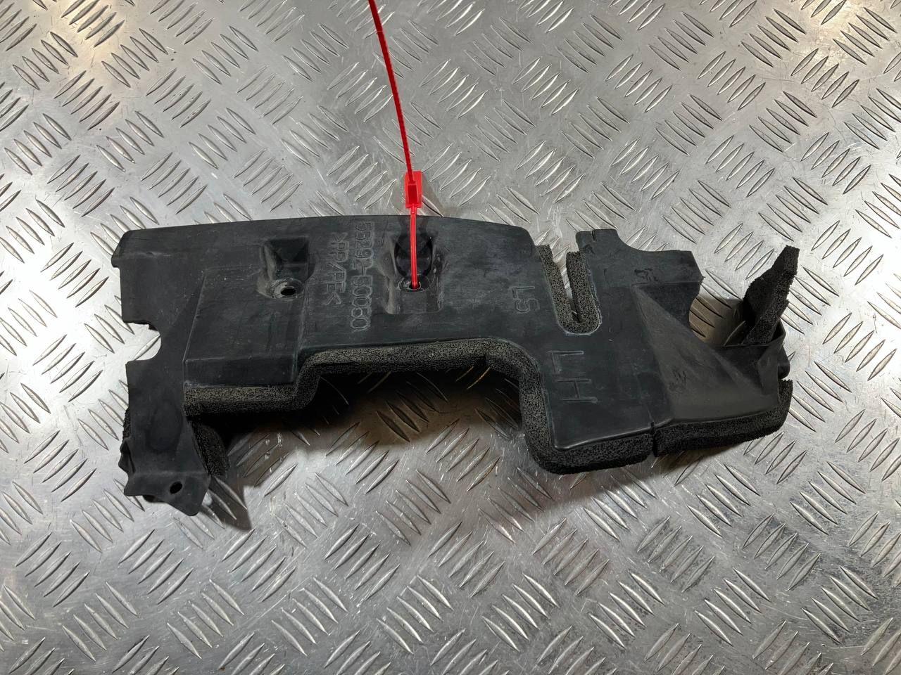 воздуховод (дефлектор) радиатора Lexus LS 4 поколение 2007, 4.6 л., 1UR-FSE, бензин, АКПП, седан, 53292-50050, 5329250060, 5329150060, 5329150050 - фото №1