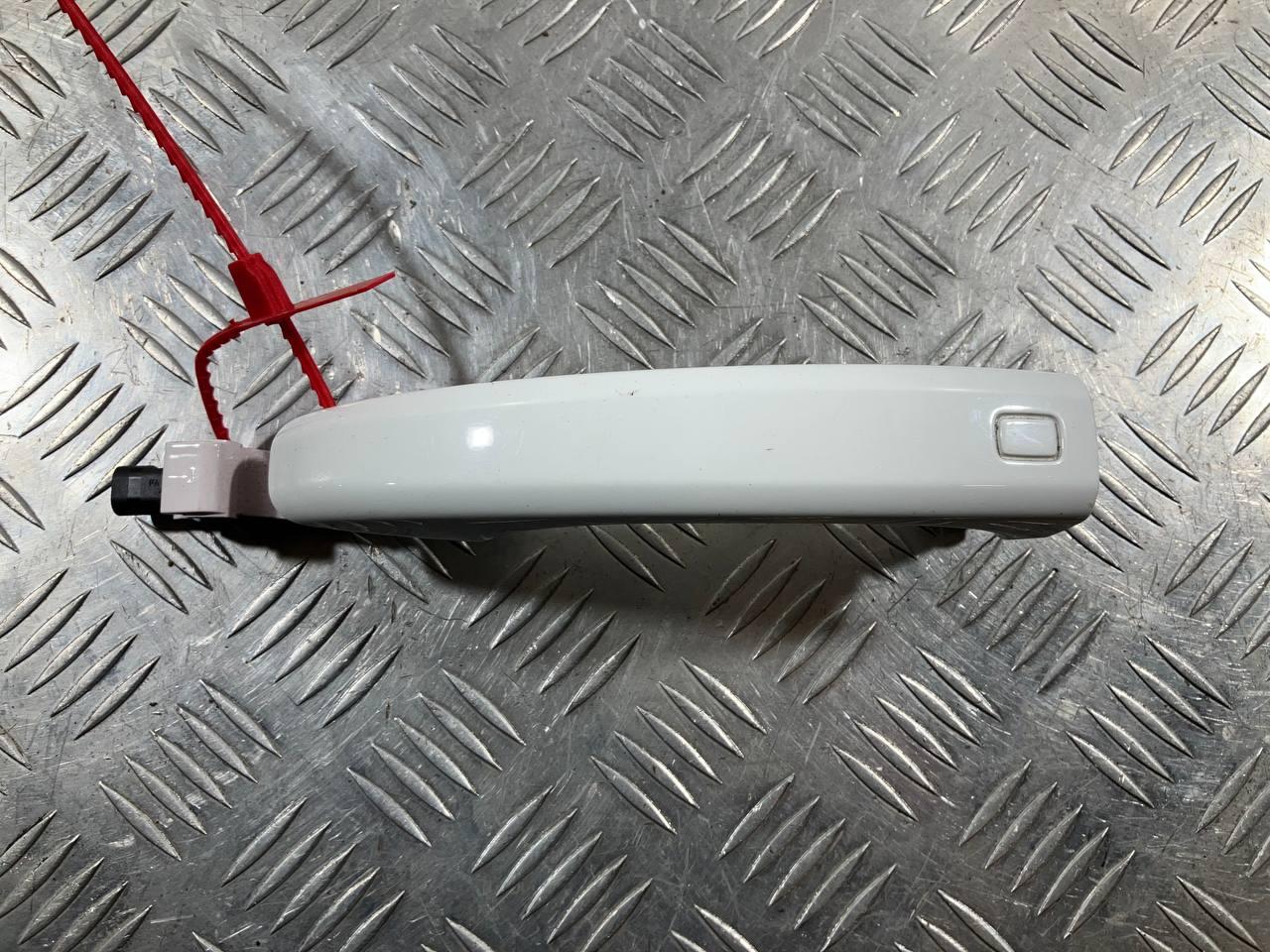 ручка наружная Audi Q5 8R 2011, 3.2 л., CALB, бензин, АКПП, внедорожник 5 дв., 8T0837205A - фото №1