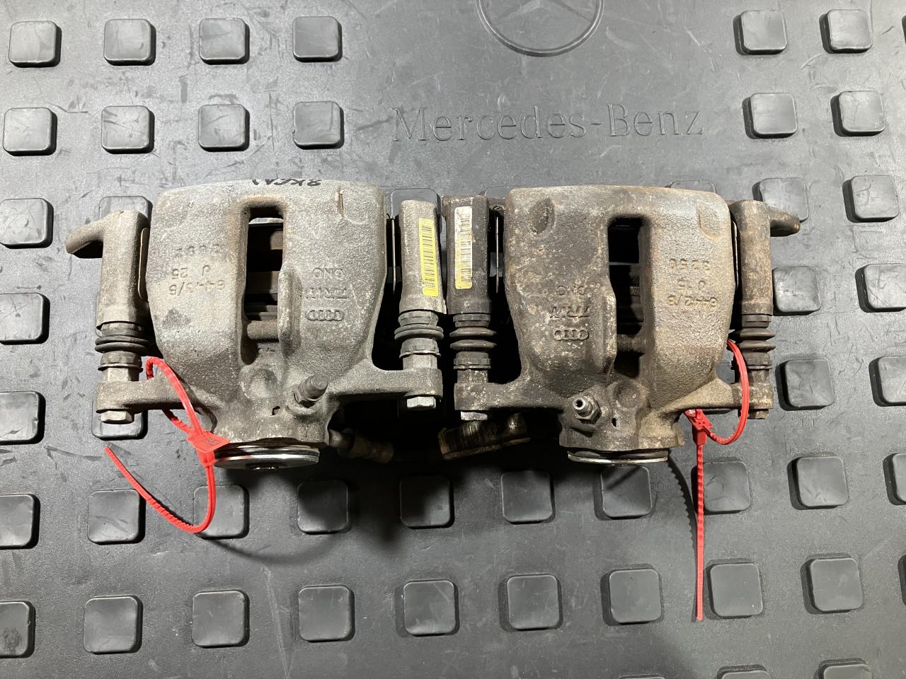 суппорт задний левый Audi Q5 8R 2011, 3.0 л., CTUA, бензин, АКПП, седан, 8K6AJ, 8K0615415, 8K5AG - фото №1