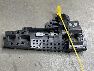 скелет ручки двери передней правой Audi A8 D4/4H 2012, 4.2 л., CDRA, бензин, АКПП, седан, 4H0837886