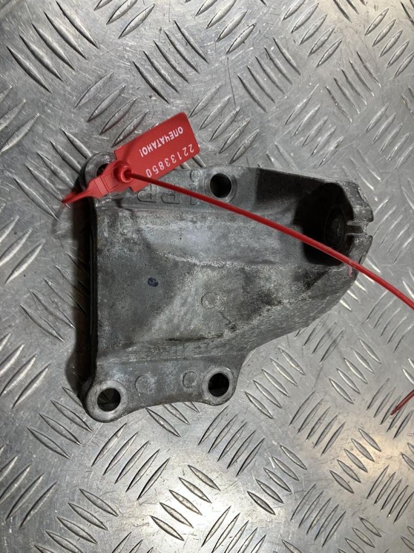 кронштейн двигателя Infiniti FX35 2 поколение 2012, 3.5 л., VQ35HR, бензин, внедорожник 5 дв. - фото №1