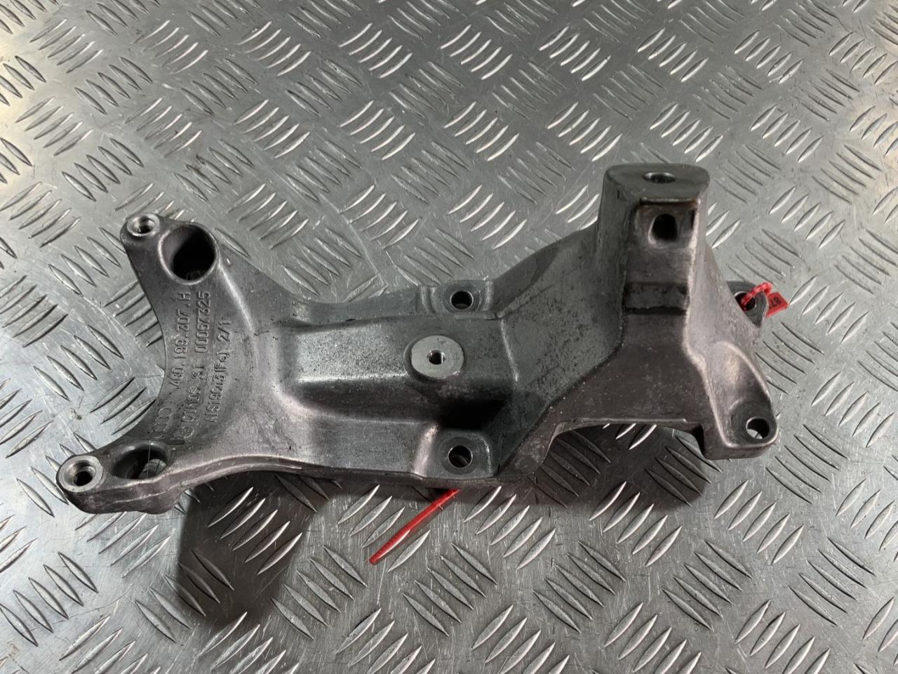 кронштейн двигателя Audi A7 4G 2014, 3.0 л., CGWB, бензин, АКПП, хетчбэк 5 дв., 4G0199307H, 4G0199307 - фото №1