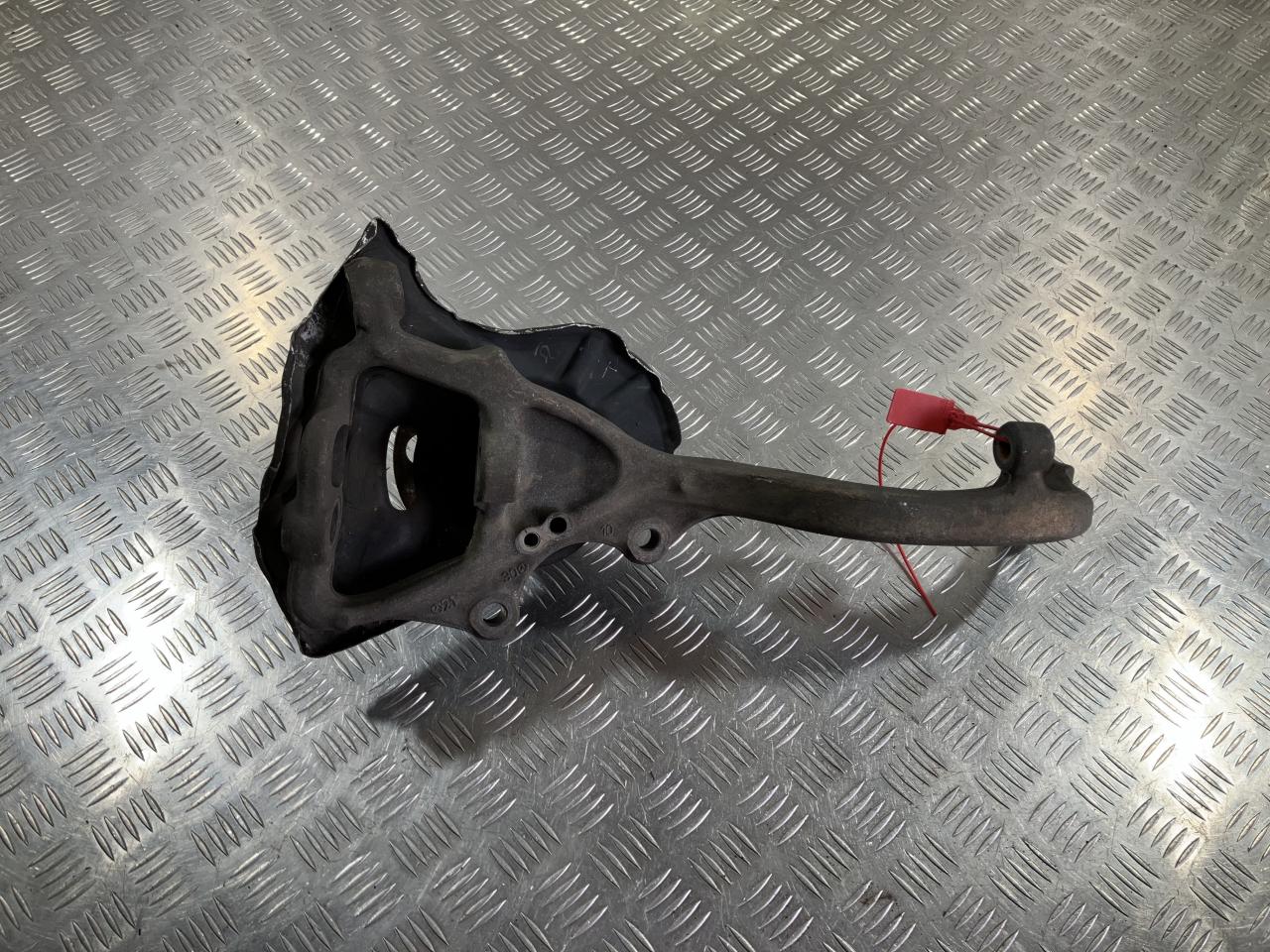 кулак поворотный правый Mercedes-Benz S-Класс W221 2008, 5.5 л., M 273.961, бензин, седан, A2213324601 - фото №1