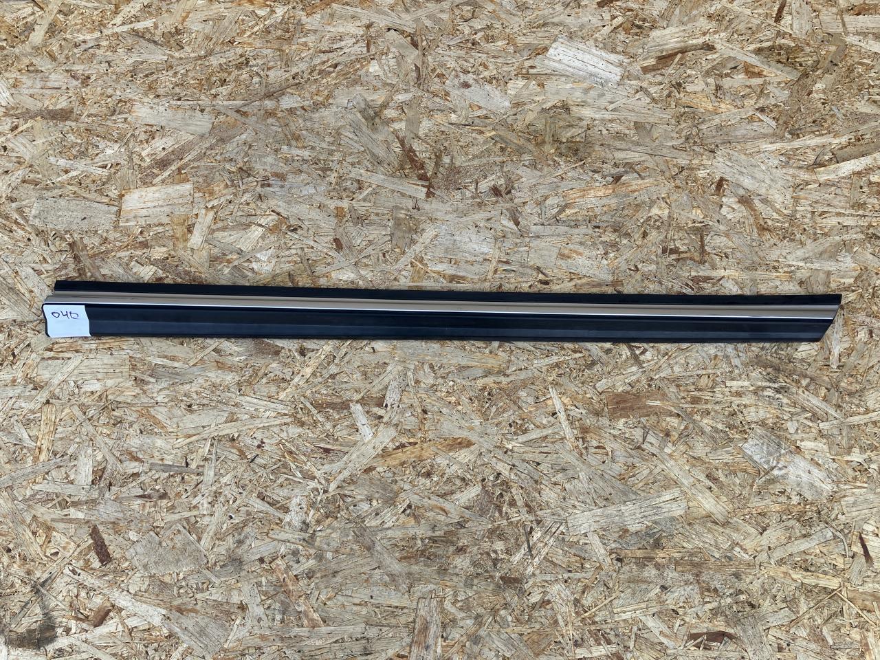 молдинг двери передней левой Infiniti FX35 2 поколение 2010, 3.5 л., VQ35HR, бензин, внедорожник 5 дв., 1CA0A, 80870, 808701CA0A - фото №1