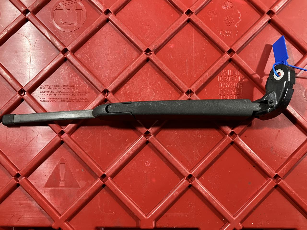 щеткодержатель задний Jaguar F-Pace 1 поколение 2016, 5.0 л., 508PN, бензин - фото №1