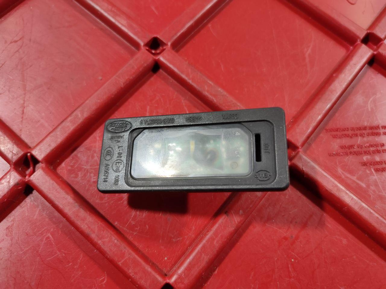 подсветка номера Jaguar F-Pace 1 поколение 2017, 3.0 л., дизель, АКПП, внедорожник 5 дв., GX7313B627AB - фото №1