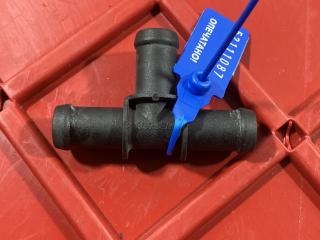 фланец (тройник) системы охлаждения Audi Q7 4L [рестайлинг] 2014, 3.0 л., CTWB, бензин, АКПП, внедорожник 5 дв.