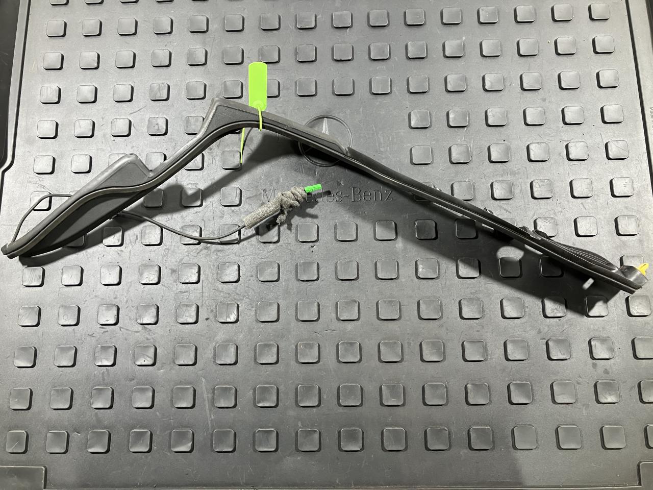 уплотнитель Jaguar F-Pace 1 поколение 2016, 5.0 л., 508PN, бензин, HK83406A76AE - фото №1