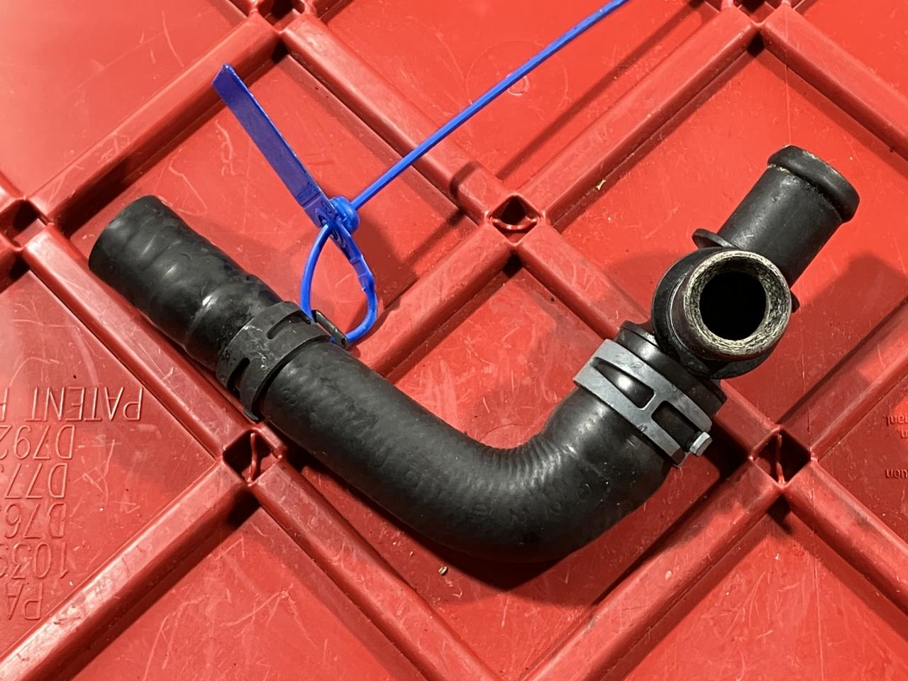 патрубок (трубопровод, шланг) Audi Q7 4M 2015, 3.0 л., CREC, бензин, АКПП, хетчбэк 5 дв., 4M0122096F - фото №1