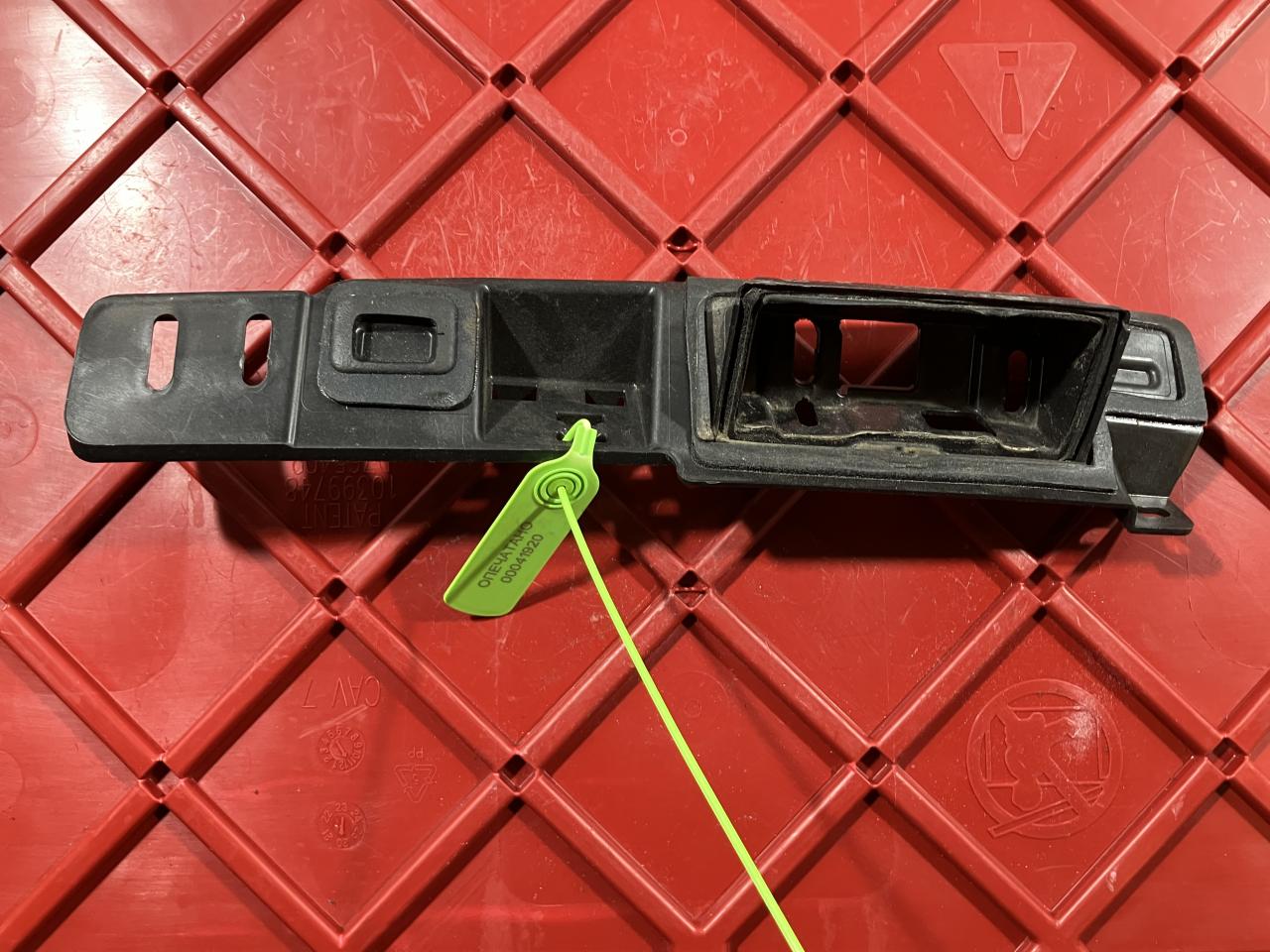 ручка крышки багажника Porsche Cayenne 958 2011, 4.8 л., M 48.02, бензин, АКПП, внедорожник 5 дв., 7P5827129A - фото №1