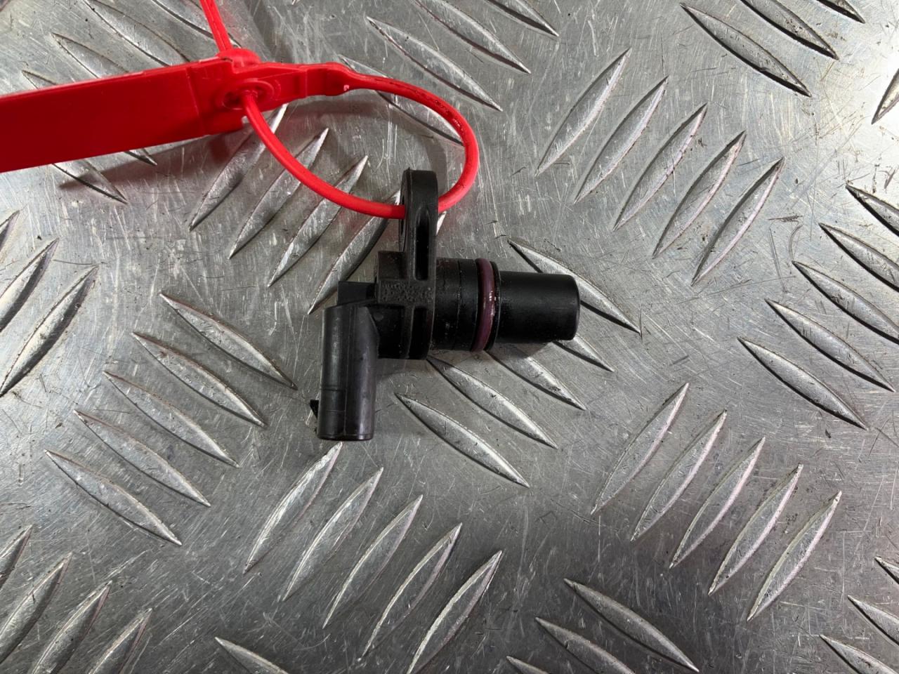 датчик распредвала Audi S8 D4 2013, 4.0 л., CGTA, бензин, 04C907601, 04C907601K, 04C907601B, 04C907601L - фото №1