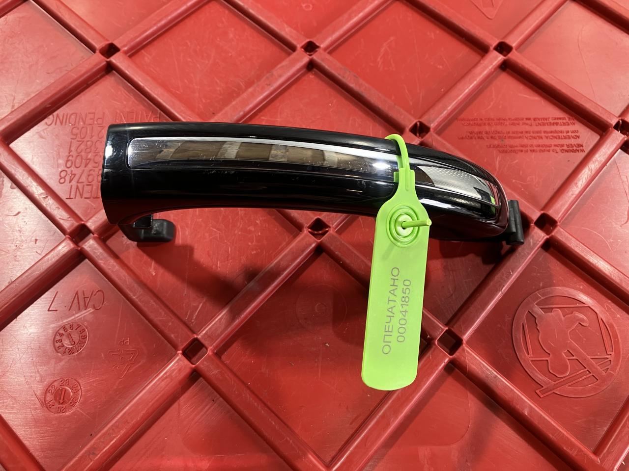 ручка наружная Audi Q7 4L 2008, 4.2 л., BAR, бензин, АКПП, внедорожник 5 дв., 4L0837205BGRU, 4L0837205AGRU, 4L0837205G - фото №1