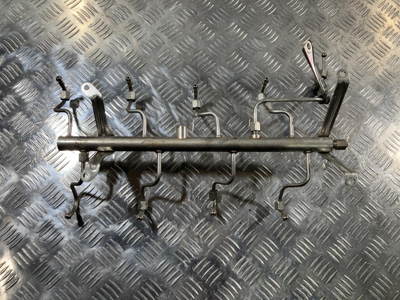 топливная рампа Porsche Panamera 970 2010, 4.8 л., M 48.40, бензин, АКПП, хетчбэк 5 дв., 94811011506 - фото №1