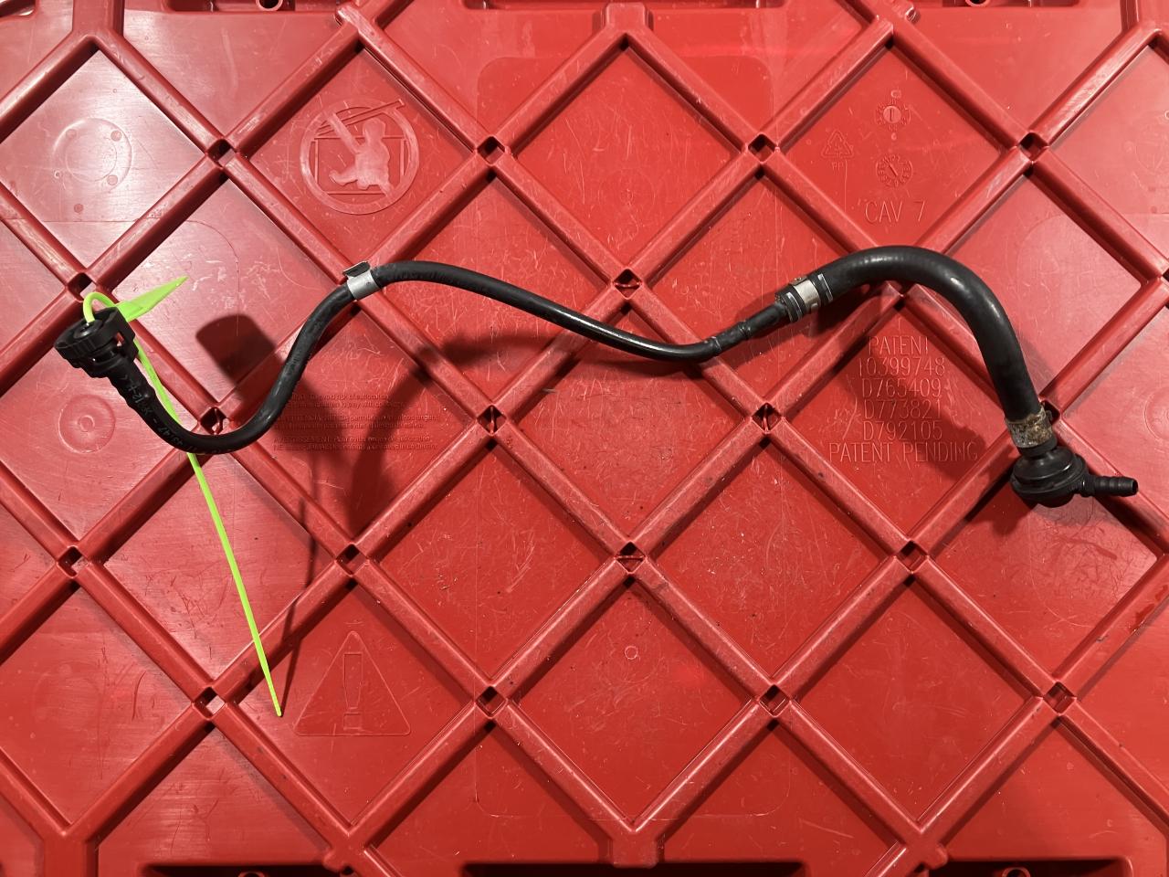 патрубок (трубопровод, шланг) Audi A6 4G/C7 2011, 2.0 л., CAEB, бензин, АКПП, седан, 06H133781AS, 06H133518R - фото №1