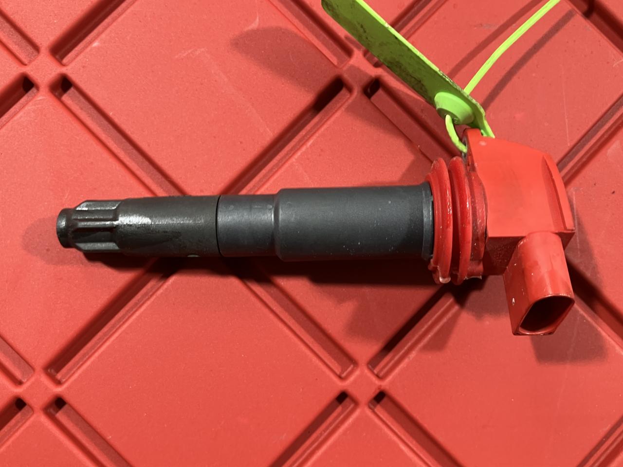 катушка зажигания Porsche Cayenne 958 2011, 4.8 л., M 48.02, бензин, АКПП, внедорожник 5 дв., 94860210414, 94860210402, 94860210414, 94860210404, 94860210410, 94860210412, 94860210413, 94860210406, 94860210411, 040102006 - фото №1