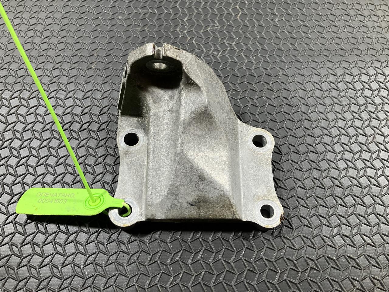 кронштейн двигателя Infiniti FX35 2 поколение 2012, 3.5 л., VQ35HR, бензин, внедорожник 5 дв. - фото №1