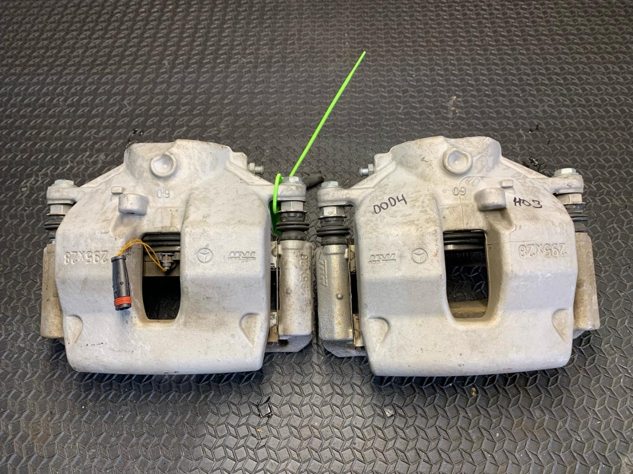 суппорт передний правый Mercedes-Benz C-Класс W204/S204 2010, 1.8 л., M 271.861, бензин, внедорожник 5 дв. - фото №1