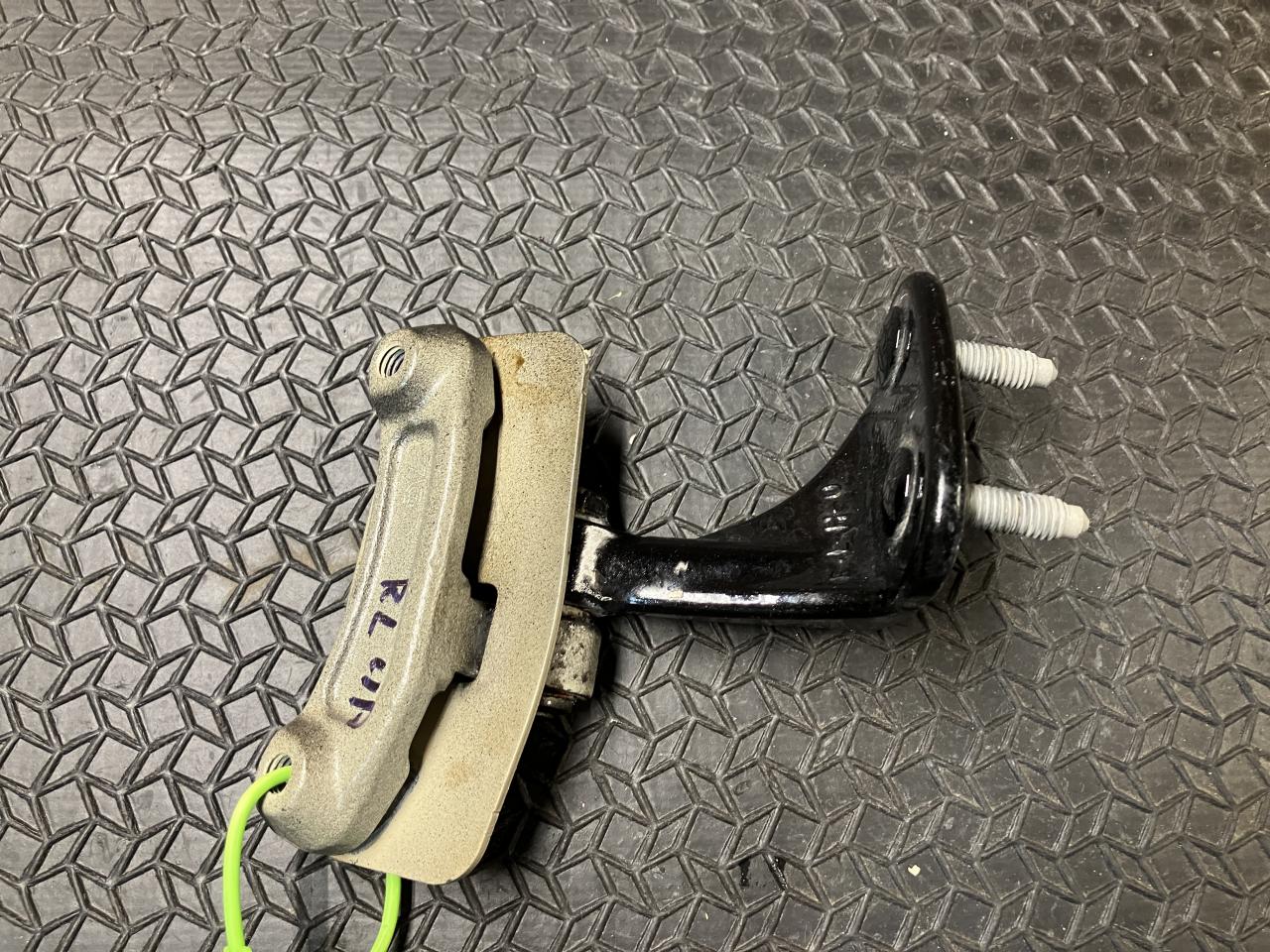 петля двери Porsche Panamera 970 2011, 4.8 л., M 48.20, бензин, АКПП, хетчбэк 5 дв., 97053162100 - фото №1