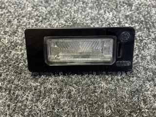 подсветка номера Audi Q5 8R 2010, 3.2 л., CALB, бензин, АКПП, внедорожник 5 дв., 8T0943021, 8T0943021A