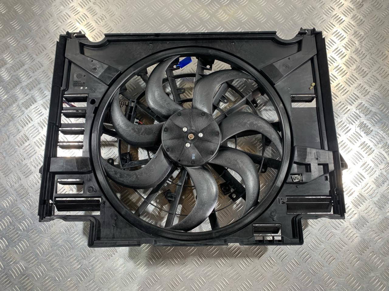 вентилятор радиатора Land Rover Range Rover Velar 1 поколение 2017, 3.0 л., бензин, АКПП, HK838C607AE, GX738C607AF, GX738C607AH, GX738C607AD, CPLA8W014AA, T2H20465, T4A38660 - фото №1