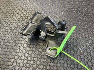 захватный крюк капота Mercedes-Benz GL-Класс X164 [рестайлинг] 2012, 4.7 л., M 273.923, бензин, АКПП, внедорожник 5 дв., A2098800164, A2198800064