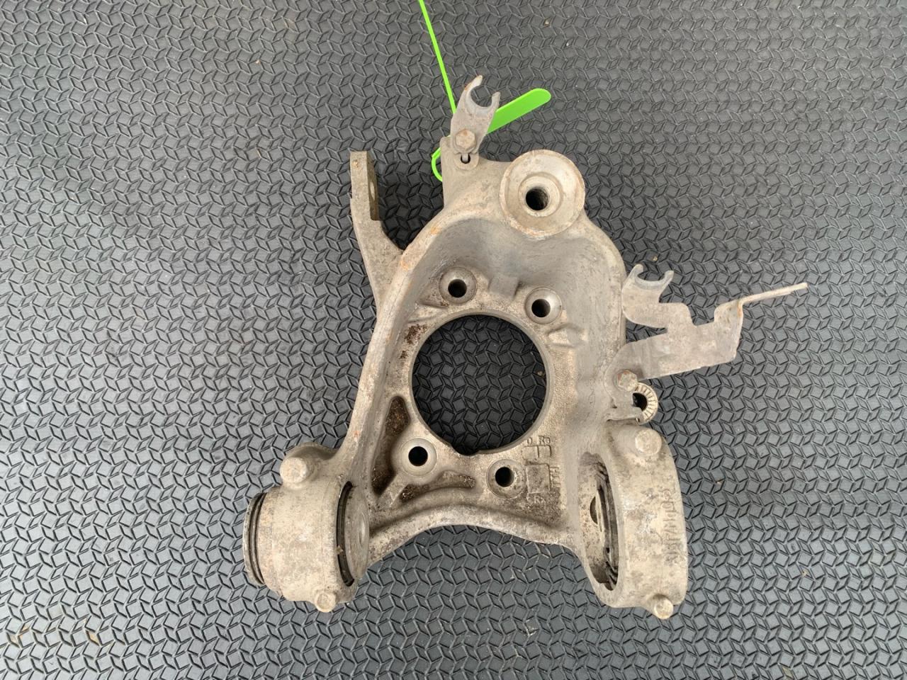 кулак задний левый Audi A8 D4/4H 2012, 4.2 л., CDRA, бензин, седан, 4H0505431C, 4H0505431D - фото №1